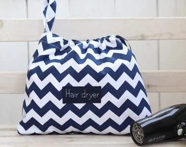 Sac sèche-cheveux, porte-sèche-cheveux chevron bleu marine, organisateur de sèche-cheveux Zig Zag, doublure en flanelle, sac d'accessoires pour cheveux nautiques