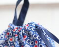 Taška Na špinavé Oblečenie Z Modrej Retro Kvetinovej Bavlny Cestovná Taška Na Bielizeň S Menom