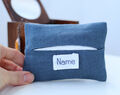 Porta Fazzoletti Da Viaggio Personalizzato Realizzato In Elegante Lino Blu. Ottima Idea Per Il Cinquantesimo Compleanno