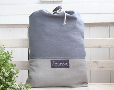 Szara lniana torba na bieliznę z imieniem, podróżna torba na pranie Flax, estetyczne i minimalistyczne przechowywanie do pokoju dziecięcego
